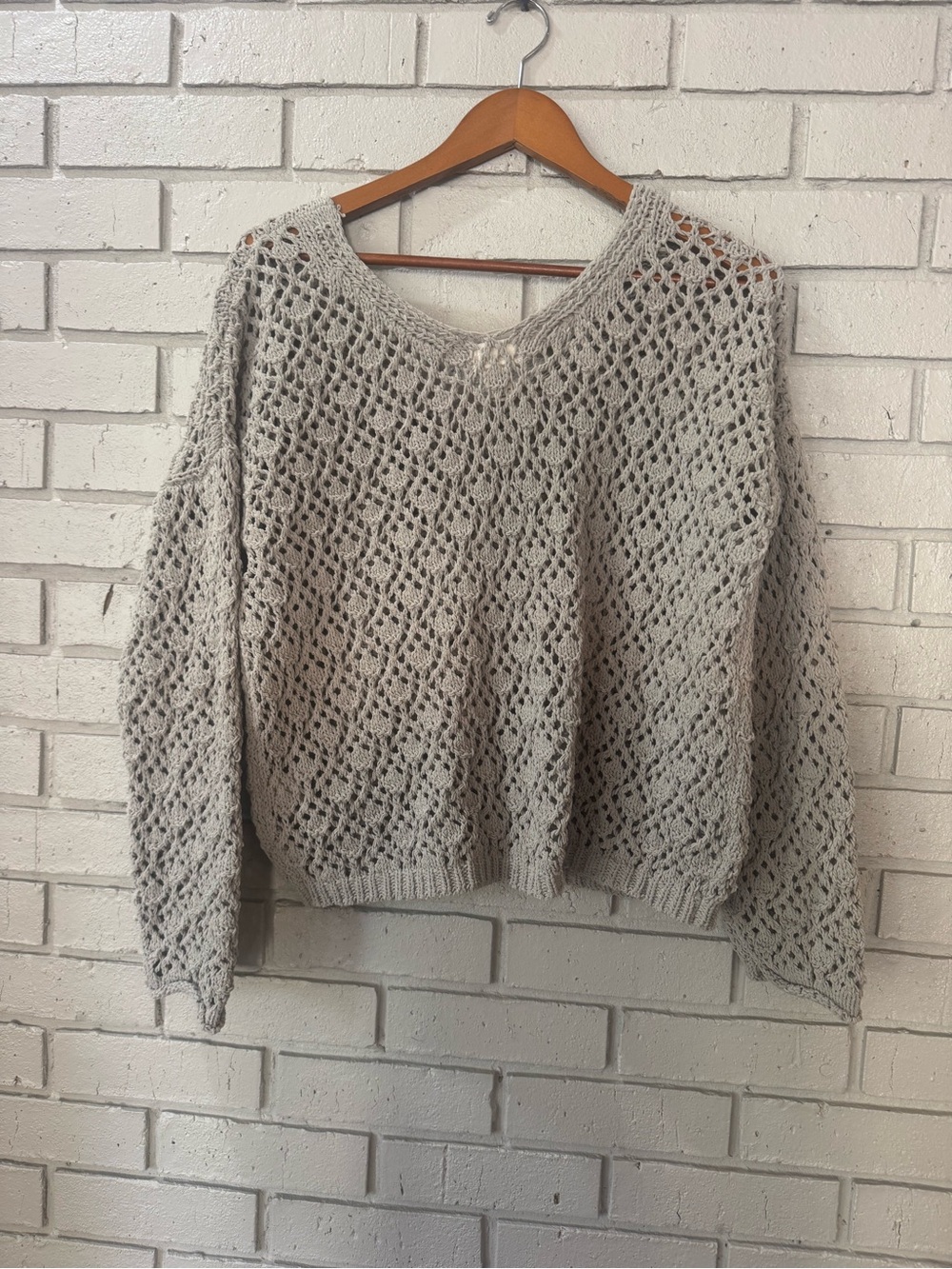 Open-Knit V-Neck Sweater in tan size m Artelier Nicole Miller - Picture 2 of 8